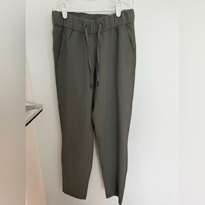 Women’s Lululemon On The Fly crop pant